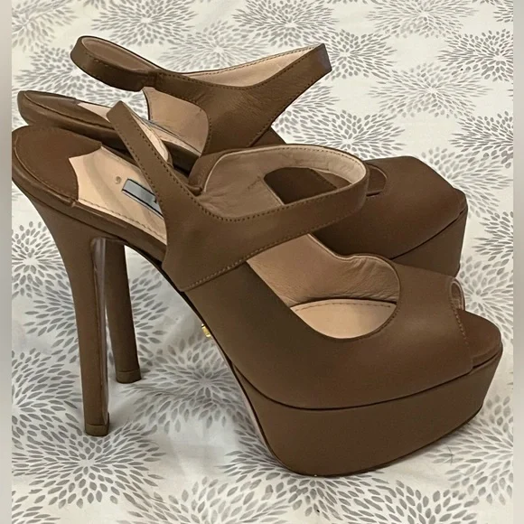 Prada peep toe Mary Jane platform heels SZ 35.5 - Picture 6 of 8